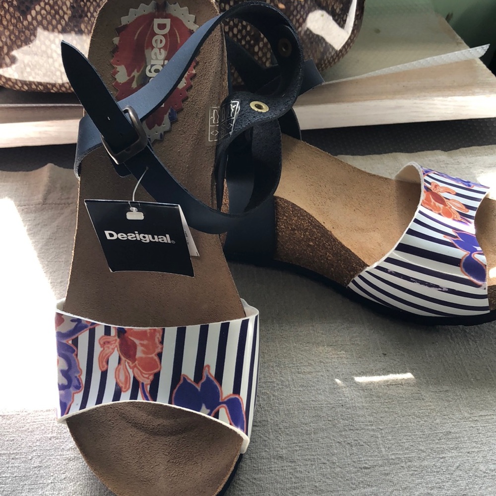 New in box cork foot bed sandal